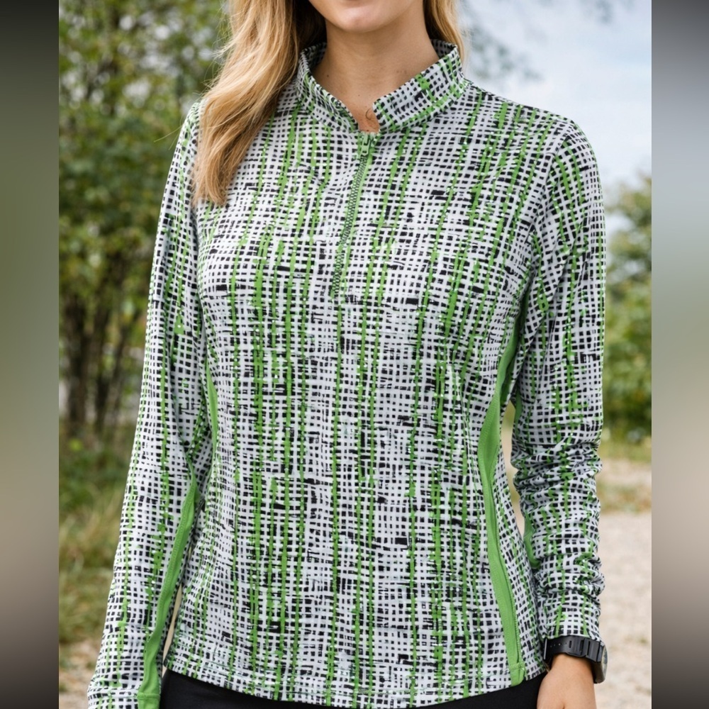 EXCELLENT CONDITION SIZE MEDIUM WOMEN’S BETTE & COURT LONG SLEEVE 1/4 ZIP TOP